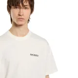 Remera blanca de manga corta Dickies, de corte holgado, con pequeño logo estampado en el pecho.
