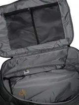 Mochila de cabina Caterpillar modelo Bobby Cabin Backpack, color negro con patrón geométrico texturizado. Cuenta con compartimento principal amplio, bolsillo frontal con cierre, asas acolchadas y el logo de la marca en el frente.