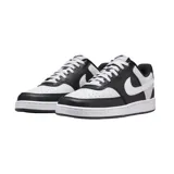Championes Nike Court Vision Lo NN de diseño urbano, con combinación de colores blanco y negro, confeccionados en cuero sintético con perforaciones en la puntera y suela de goma.