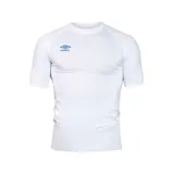 Remera térmica deportiva Umbro de manga corta, color blanco, con cuello redondo y ajuste ceñido al cuerpo. Presenta el logo de la marca bordado en el pecho.