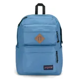 Mochila JanSport Double Break color celeste, con dos bolsillos frontales, compartimento interno para laptop de 15 pulgadas, dos bolsillos laterales para botellas de agua, correas acolchadas y asa de transporte superior.