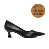 Zapato de vestir de cuero negro Usaflex modelo Nancy, con taco bajo acampanado y punta fina.
