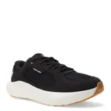 Championes Under Armour Versurge de diseño deportivo, color negro con entresuela blanca y suela de goma color caramelo. Presentan una combinación de malla y gamuza en la capellada, con cierre de cordones y logo de la marca en el lateral.