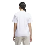 Remera de algodón blanca con estampado frontal de una flor en tonos lila y rosado, que incluye el logo de Adidas en el centro.