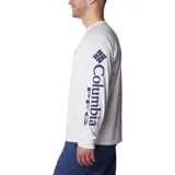 Remera de manga larga Columbia, diseñada para actividades al aire libre y pesca. Presenta un diseño de color blanco con cuello redondo, mangas raglán para mayor movilidad y el logo de la marca estampado en el pecho y en la manga. Confeccionada con tecnología Omni-Wick para gestión de la humedad y protección solar Omni-Shade UPF 50.
