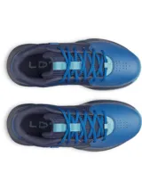Championes de básquetbol Under Armour modelo Lockdown 7, en tonos azules. Presentan un diseño de caña baja con combinación de materiales sintéticos y textiles, entresuela de EVA para mayor amortiguación y suela con patrón de espiga para un agarre superior en la cancha.