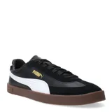 Championes urbanos Puma modelo Club II Era, color negro con detalles en blanco y suela de goma color marrón. Confeccionados en una combinación de cuero y gamuza, presentan el logo de la marca en dorado en el lateral.