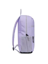 Mochila urbana Cat modelo Liam, color violeta con detalles en gris y base negra. Cuenta con compartimento principal con cierre, bolsillo frontal con cierre, bolsillos laterales de malla y logo de la marca en parche amarillo.