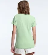 Remera azul de algodón con cuello en V y bolsillo en el pecho.