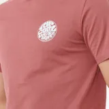 Remera color ladrillo de manga corta con logo estampado en el pecho.