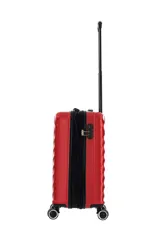 Valija chica de color rojo, con carro reforzado, cierre expansible, candado incorporado, ruedas dobles spinner 360 desmontables, sujeción y compartimiento interno. Fabricada en ABS y de 19 pulgadas.