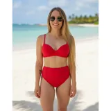 Bikini de dos piezas color amarillo, compuesto por un corpiño tipo triángulo con aros y una bombacha de tiro medio estilo culotte.