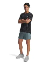 Shorts deportivos Under Armour UA Launch de 5 pulgadas para hombre, color verde, con forro interior de malla, cintura elástica con cordón y bolsillos laterales.
