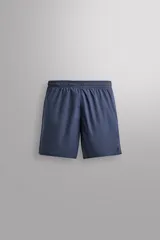 Shorts de running confeccionados en tejido técnico ligero y elástico, con forro interior. Presentan cintura elástica ajustable con cordón interior, aberturas laterales en el bajo, bolsillo lateral multifunción y bolsillo trasero con cierre de cremallera.