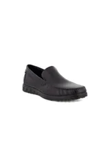 Mocasín negro de cuero, estilo slip-on, con costuras decorativas en el empeine y suela negra flexible.