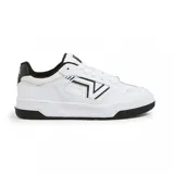 Championes Vans Upland blancos con detalles en negro.