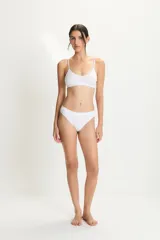 Bombacha vedetina blanca de corte clásico.