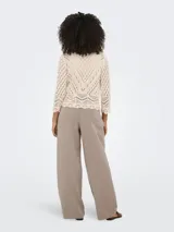 Pantalon sastrero de tiro alto color gris oscuro, de corte ancho y pinzas frontales.