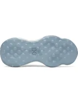 Championes deportivos Under Armour modelo W Pulse, color celeste con suela y entresuela gruesa en tonos blancos y celestes.