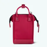 Bolso cartera Cabaia modelo Nano Bag, color fucsia, fabricado en poliéster repelente al agua. Tiene correa de hombro desmontable, apertura gran angular y logo de la marca en el frente.