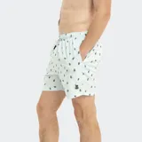 Short de baño celeste con estampado de hojas de palmera marrones, cintura elástica con cordón ajustable y bolsillos laterales.