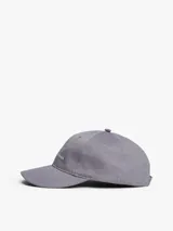 Gorra de seis paneles color gris jaspeado, con visera curva y ojales bordados. Presenta el logo de Tommy Hilfiger bordado en el panel frontal.