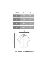 Camisa de manga corta color blanco, con corte oversize y cuello tipo polo. Presenta un estampado gráfico en la espalda con el logo y nombre de la marca Venefo Industries.