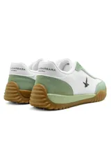 Championes deportivos Santa Barbara Loop para hombre, de color blanco con detalles en verde y suela de goma marrón. Presentan cordones blancos y el logo de la marca en el lateral.