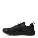 Championes de entrenamiento Under Armour Charged Engage 2, color negro con suela de goma color caramelo. Presentan un diseño técnico con malla transpirable y refuerzos laterales para mayor estabilidad.