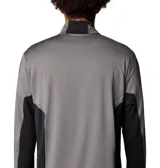 Remera de manga larga Columbia con tecnología Omni-Wick, diseñada para actividades al aire libre. Presenta un diseño de media cremallera en el cuello, paneles laterales en color negro, aberturas para los pulgares en los puños y detalles reflectantes.