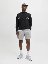 Buzo negro de manga larga con cuello redondo y calce oversize cropped. Presenta un estampado grande en la espalda con texto en blanco que incluye "CORE", "1990", "Functional Aesthetics", "CoreSport©" y tres estrellas.