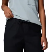 Pantalón jogger Columbia modelo Roc Ripstop Jogger, de color negro, con cintura elástica, bolsillos frontales y puños elastizados en los tobillos.