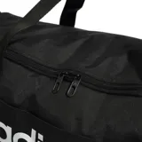 Bolso deportivo Adidas mediano, color negro con logo blanco. Cuenta con compartimento principal con cierre, bolsillos laterales y frontales con cierre, compartimento para calzado, correa ajustable para el hombro y doble asa de mano.