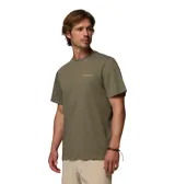 Remera Columbia para hombre, color verde militar, de manga corta y cuello redondo. Confeccionada en 100% algodón orgánico, cuenta con el logo de la marca bordado en pequeño en el pecho.