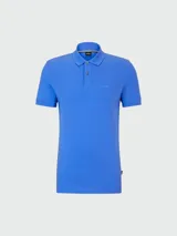 Polo de manga corta color verde menta, confeccionado en piqué de algodón, con cuello y tapeta de tres botones. Presenta un logo bordado tono sobre tono en el pecho.