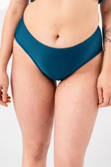 Bombacha de baño tiro alto color negro.