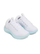 Championes de entrenamiento Under Armour modelo Dynamic 2, color blanco con suela en tono celeste claro. Presentan parte superior de tejido técnico IntelliKnit para mayor sujeción y mediasuela Flow para amortiguación reactiva y estabilidad lateral.