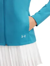 Campera deportiva Under Armour de cuello alto y cierre frontal completo. Confeccionada en tejido elástico de doble punto, cuenta con un diseño entallado y logo de la marca estampado en el frente.