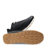 Championes urbanos Topper modelo Stance 3, color negro con cordones blancos, entresuela blanca y suela de goma color caramelo.