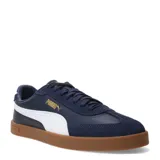 Championes urbanos Puma Club II Era, confeccionados en una combinación de cuero y gamuza en color azul marino. Presentan la icónica franja lateral en blanco, logo Puma en dorado y suela de goma color caramelo.
