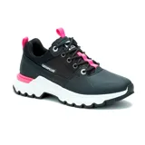 Championes Caterpillar modelo Colorado Sneaker Lo, de diseño urbano y deportivo. Presentan una combinación de cuero y nylon en color negro, con detalles en fucsia en los tiradores y la entresuela. Cuentan con suela de goma dentada para mayor tracción y entresuela de EVA blanca.