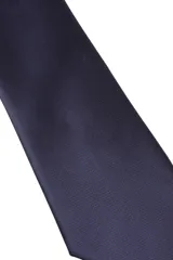 Corbata lisa color dorado.