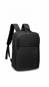 Mochila urbana de diseño minimalista en color negro, confeccionada en tafeta. Cuenta con dos compartimentos frontales con cierre, correas acolchadas ajustables y un compartimento interno diseñado para el transporte seguro de dispositivos electrónicos.