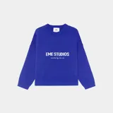 Sweater de punto azul Klein, con cuello redondo y diseño de corte cuadrado y ligeramente corto. Cuenta con el logotipo de la marca tejido en jacquard en el frente.