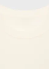 Jersey de cuello redondo y manga larga, confeccionado en tejido de punto fino de cachemira con diseño recto.