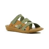 Sandalias de cuero con diseño plano, combinación de tiras en tonos verde militar y marrón tostado, cierre de velcro en el empeine y suela marrón.