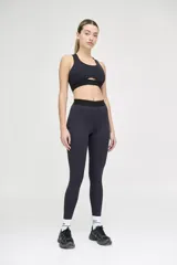 Calza larga de tiro alto color azul marino, con cintura elástica de 4cm con logo en bajo relieve.