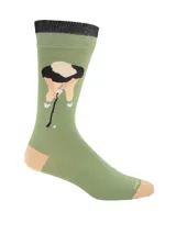 Par de medias de largo medio con diseño temático de golf. Una media presenta un paisaje de campo de golf con bandera, mientras que la otra muestra a un golfista en acción. Confeccionadas en tejido suave con puntera y talón en contraste.