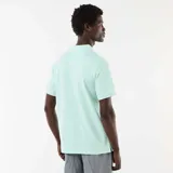 Remera polo de manga corta color verde menta, con cuello camisero, cierre frontal de dos botones y diseño clásico.