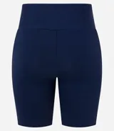 Bermuda deportiva de tiro alto con cintura ancha, confeccionada en tejido de poliamida con elastano, ofreciendo un ajuste cómodo y gran movilidad.